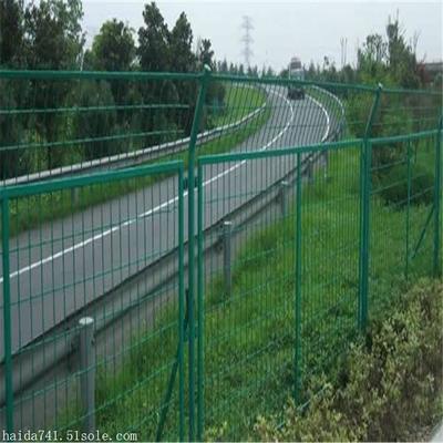 公路围栏与铁路隔离栅 保障交通安全的重要屏障